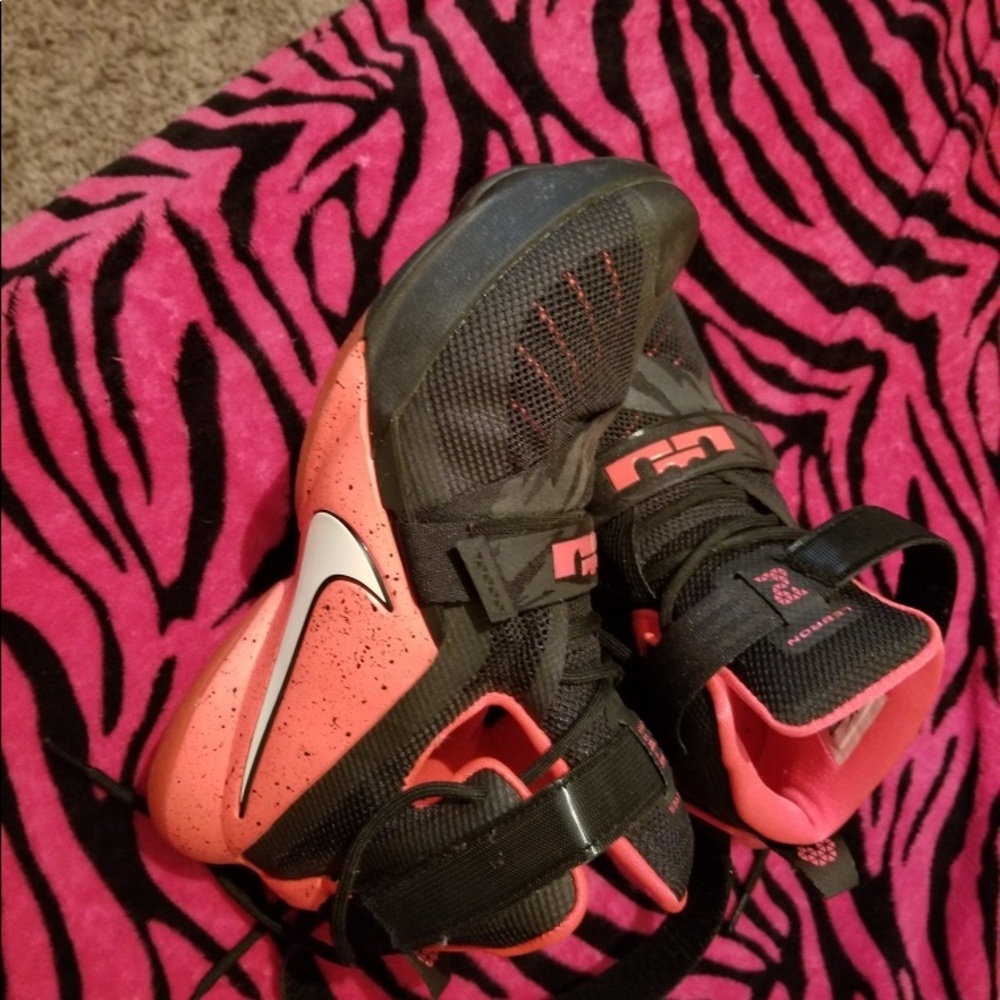 Men’s Lebron basketball shoes